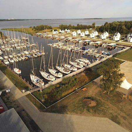 Ferienhäuser im Yachthafen Peenemünde Exterior foto